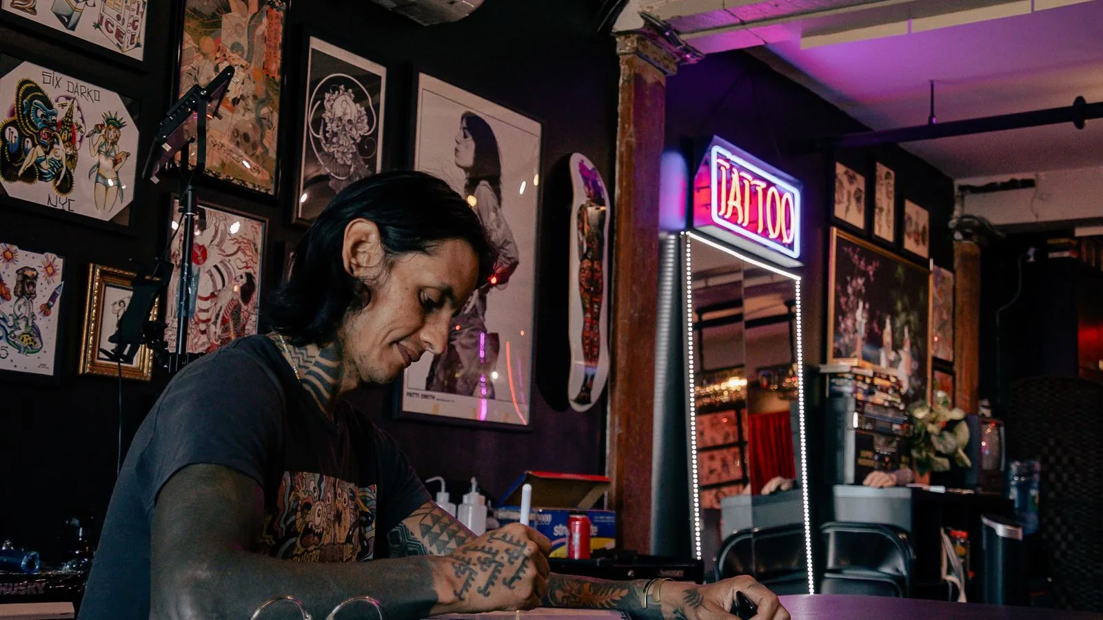 Black Rose Tattoo & Piercing için temsili kapak görseli
