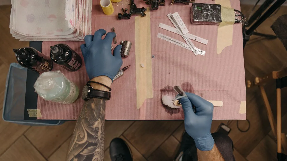Needle Point Tattoo Bar — temsili ortam görseli 9