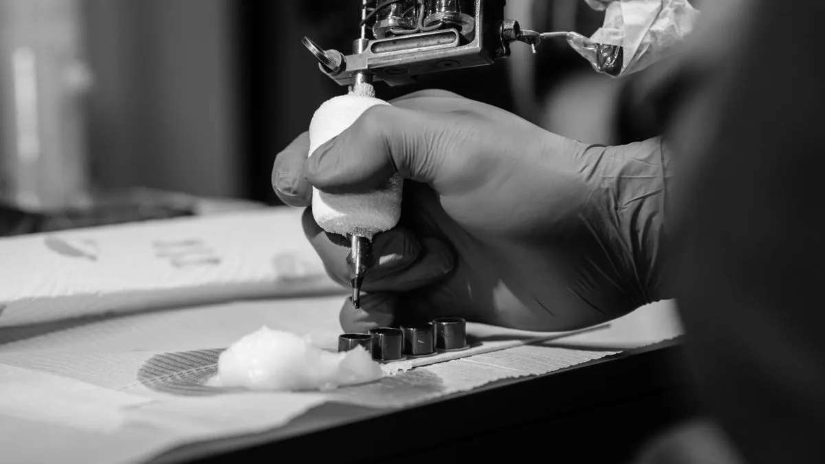 Needle Point Tattoo Bar — temsili ortam görseli 11