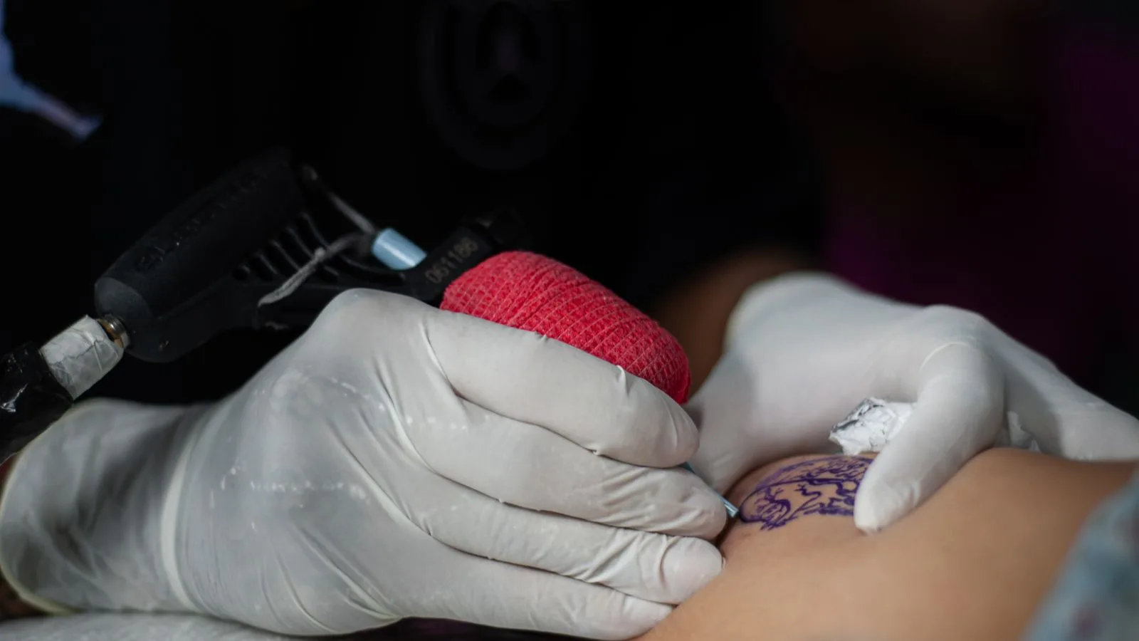 Needle Point Tattoo Bar için temsili kapak görseli