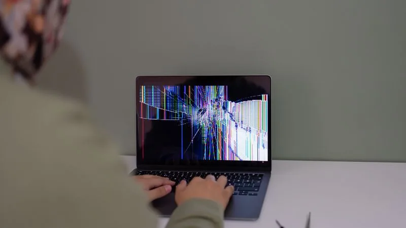 Laptop bakım ve temizlik hizmetini temsil eden görsel