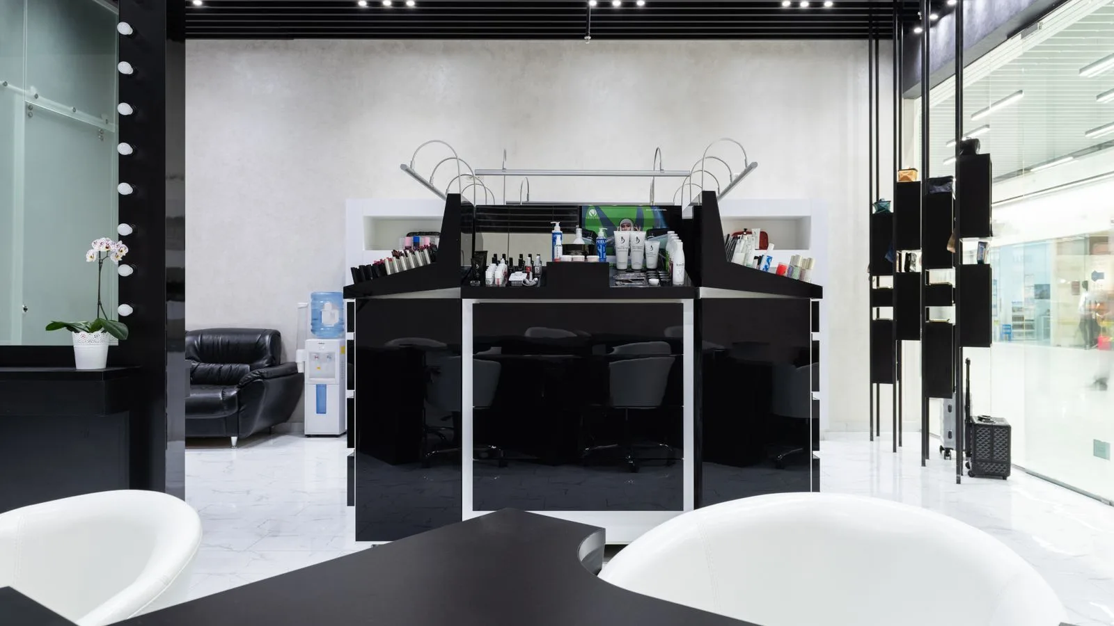Pembe Fırça Nail Studio için temsili kapak görseli